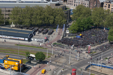 821418 Overzicht van de fietsenstalling op het Smakkelaarsveld te Utrecht, vanaf het in aanbouw zijnde Stadskantoor aan ...